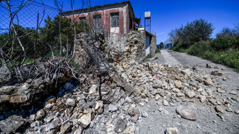 Ζημιές στη Ζαχάρω από τα 5,7 Ρίχτερ - Προβλήματα και στον δήμο Ανδρίτσαινας-Κρεστένων [εικόνες]