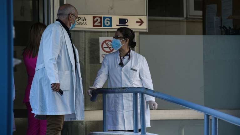 Κορονοϊός - Εξαδάκτυλος: 170 και όχι 8 οι ιδιώτες γιατροί που ζήτησαν να συνδράμουν το ΕΣΥ