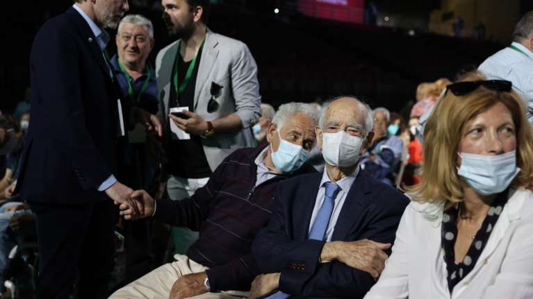 Ο ΣΥΡΙΖΑ εκνευρίστηκε με την ατάκα Κακλαμάνη περί &quot;βυτιοφόρου&quot; και &quot;ποντικιών&quot; - Πολάκης: Μπαστούνι του Μητσοτάκη το ΠΑΣΟΚ