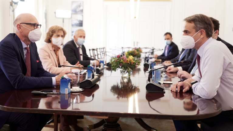 Συνάντηση Μητσοτάκη με τον διευθύνοντα Σύμβουλο της Deutsche Telecom για τις επενδύσεις 3 δισ. ευρώ του ΟΤΕ