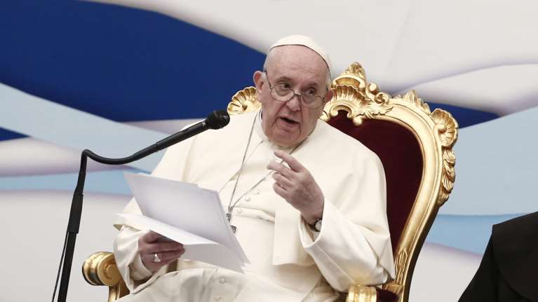 Με πολυμικροβιακή λοίμωξη του αναπνευστικού ο Πάπας Φραγκίσκος - Θα μείνει στο νοσοκομείο περισσότερο από την αρχική πρόβλεψη