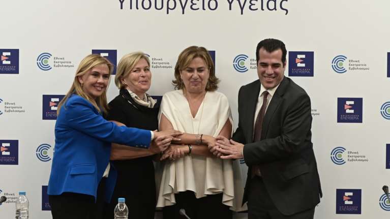 Τελετή παράδοσης - παραλαβής στο Υπ. Υγείας - "Ευτυχώς είναι ένας μόνο μήνας, θα περάσει..."