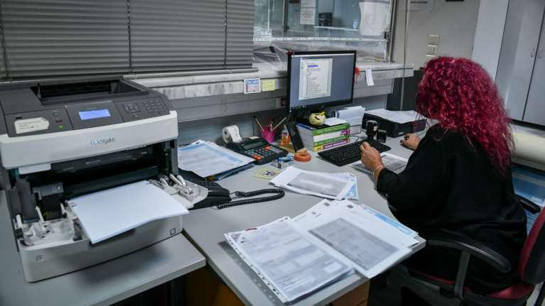 Η ώρα της εφορίας για υδραυλικούς, ηλεκτρολόγους και ταξιτζήδες - Σαρωτικοί έλεγχοι για απόκρυψη εισοδήματος