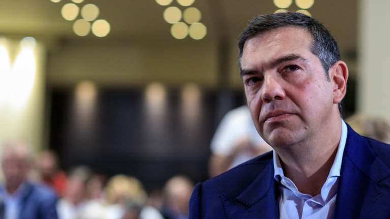 Πυρά Τσίπρα: Ο Πάτσης συμβολίζει τη λεηλασία του δημόσιου πλούτου από τις &quot;γαλάζιες ακρίδες&quot;