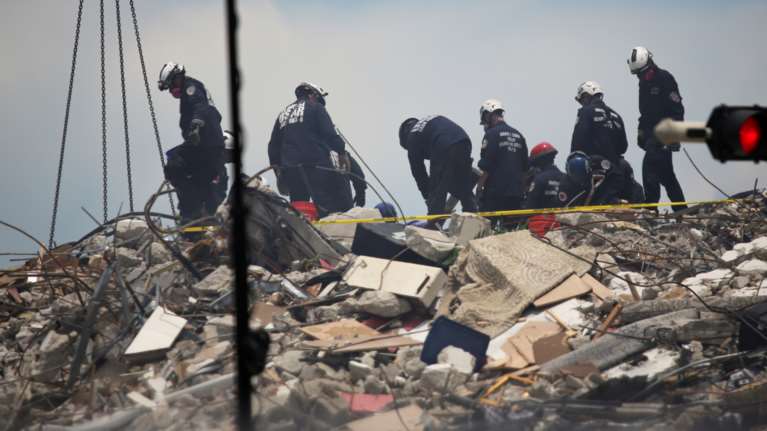 Τραγωδία στη Φλόριντα: Έφτασαν τους 10 οι νεκροί, 151 οι αγνοούμενοι - Σβήνουν οι ελπίδες για επιζώντες