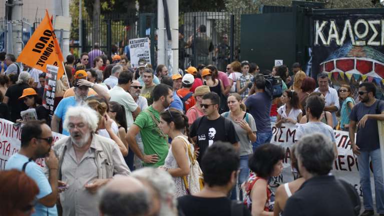 Νέες τρίωρες στάσεις εργασίας κήρυξε η ΔΟΕ - Διαμαρτύρονται για την αξιολόγηση οι εκπαιδευτικοί