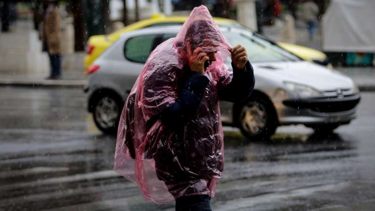 Νέα επιδείνωση του καιρού με καταιγίδες, χιόνια και πτώση της θερμοκρασίας - Ποιες περιοχές θα πλήξει
