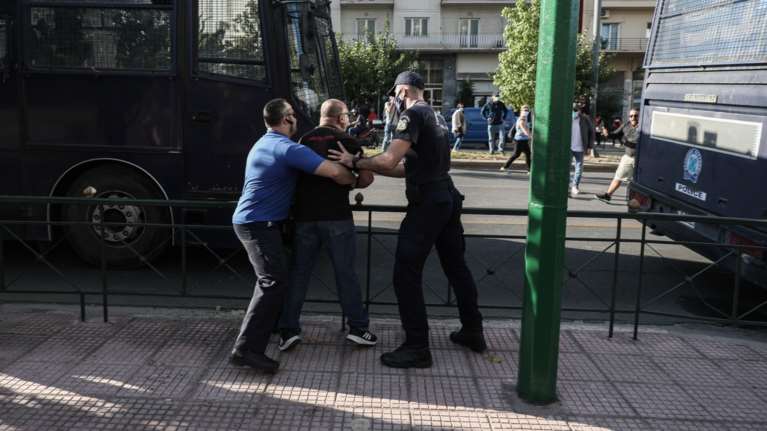 Χρυσή Αυγή: Σε συλλήψεις μετατράπηκαν οι 10 προσαγωγές Χρυσαυγιτών έξω από το Εφετείο