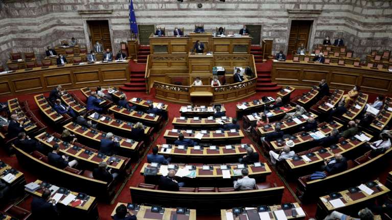 Βουλή: Συζήτηση σε επίπεδο πολιτικών αρχηγών για τις συνέπειες του κορονοϊού