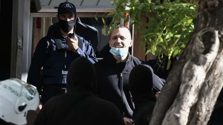 Ηλίας Κασιδιάρης: Πειθαρχικός έλεγχος για τα διαγγέλματα μίσους από την φυλακή - Στο μικροσκόπιο και σωφρονιστικοί