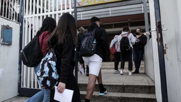 Σχολεία - Κεραμέως: Αλλάζουν τα πρωτόκολλα για τη νέα χρονιά -  Δεν θα κλείνουν τμήματα με το πρώτο κρούσμα