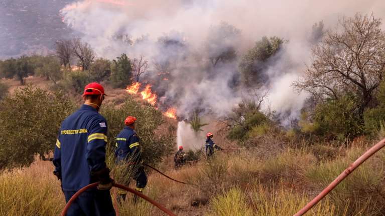 Φωτιά στην Κερατέα - Μήνυμα 112 για εκκένωση προς Ανάβυσσο