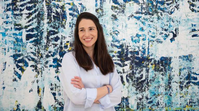 Η εικαστικός και συγγραφέας Μαρία Φραγκουδάκη μάς λέει την ομορφότερη ευχή που της έδωσε ο Διονύσης Σαββόπουλος