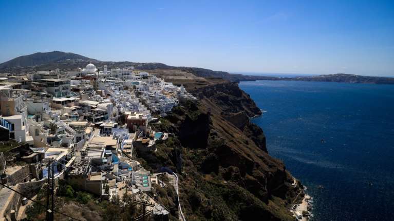 Εργατικό δυστύχημα στη Σαντορίνη: Νεκρή 59χρονη καθαρίστρια - Της έπεσε στο κεφάλι αιωρούμενο κρεβάτι