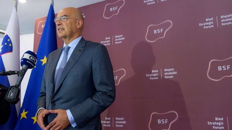 Καρφιά Δένδια κατά της Τουρκίας: &quot;Δεν έχει επιβάλει ούτε μία από τις οικονομικές κυρώσεις στη Ρωσία&quot;