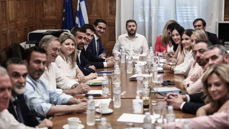 Αμηχανία στο ΠΑΣΟΚ μετά την απόφαση του ΣτΕ για τα μη κρατικά πανεπιστήμια: Η ικανοποίηση Βενιζέλου και οι αιχμές Δούκα