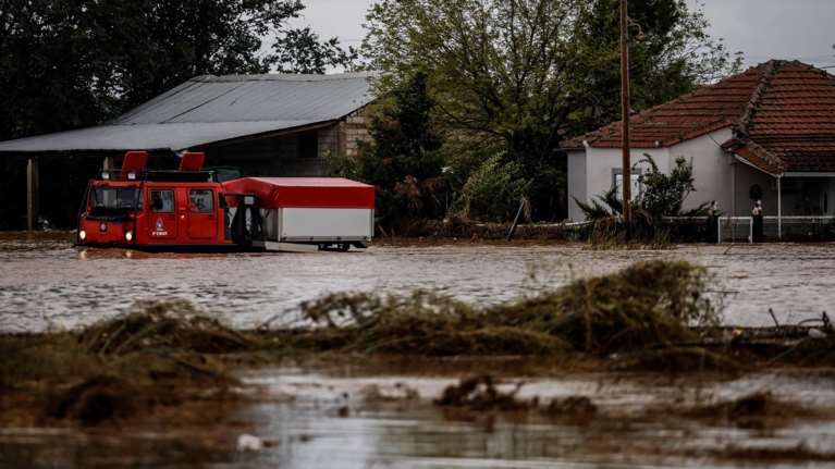 Δραματικές στιγμές στην Καρδίτσα: Χωρίς νερό και φαγητό οι κάτοικοι στον Βλοχό – Ανάμεσά τους ένα μωρό 27 ημερών