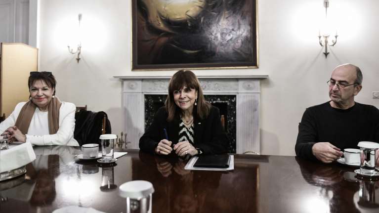 Συνάντηση Σακελλαροπούλου με καλλιτέχνες για την καλλιτεχνική εκπαίδευση και τα πτυχία- Ποιοι συμμετείχαν [εικόνες]