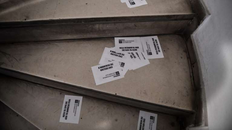 &quot;Ντου&quot; του Ρουβίκωνα στο πολιτικό γραφείο του υπουργού, Κώστα Καραμανλή [βίντεο]