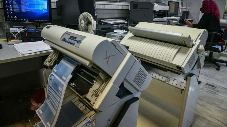 Κατασχέσεις για 590.000 οφειλέτες σχεδιάζει η εφορία - Ποια χρέη αφορά