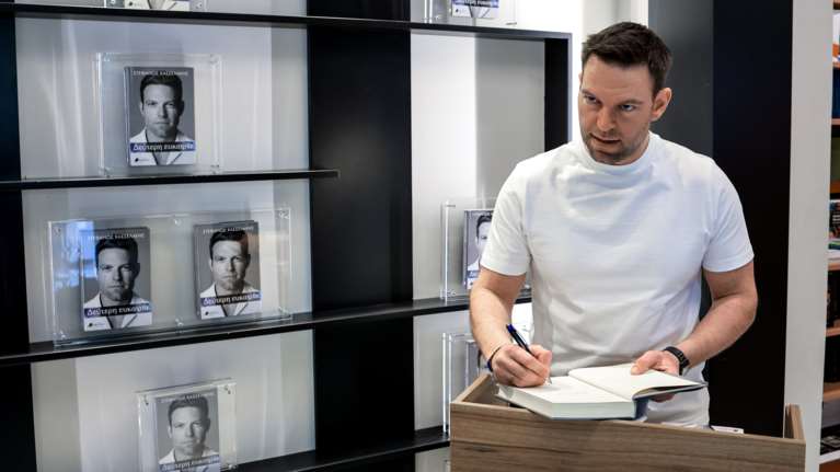 Καταγγελία Κασσελάκη στην Ευρωπαϊκή Εισαγγελία για το πόθεν έσχες Αυγενάκη: Έσοδα πάνω 1,2 εκατ. ευρώ χωρίς εξήγηση