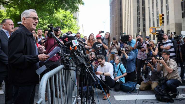 &quot;Χείμαρρος&quot; ο Ρόμπερτ Ντε Νίρο κατά του Τραμπ: &quot;Κλόουν που θα μπορούσε να γίνει δικτάτορας&quot;