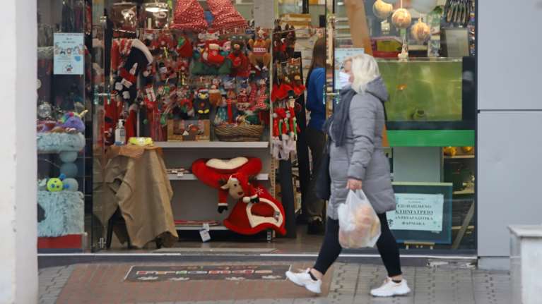 Το εορταστικό ωράριο για σούπερ μάρκετ και cilck away: Πώς θα λειτουργήσουν παραμονές Χριστουγέννων και Πρωτοχρονιάς