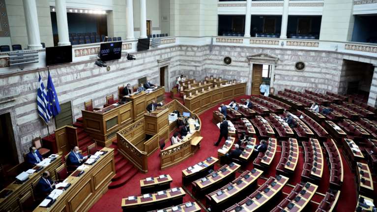 Υποχρεωτικοί εμβολιασμοί εργαζομένων: ΝΔ και ΚΙΝΑΛ υπέρ της τροπολογίας - Όχι από  ΣΥΡΙΖΑ, ΚΚΕ, ΜέΡΑ25 και Ελληνική Λύση