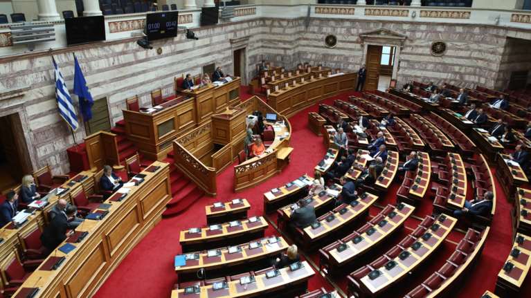Βουλή: Κατά πλειοψηφία ψηφίσθηκε το νομοσχέδιο του Υπουργείου Υγείας