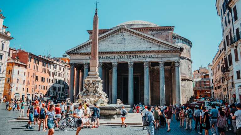 Η Ζοζεφίν Μπέικερ γίνεται η πρώτη μαύρη γυναίκα που μπαίνει στο γαλλικό Πάνθεον - Πλάι στη Κιουρί και τη  Βέιλ