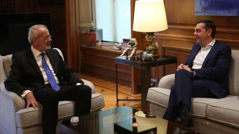 Ο Τσίπρας ζήτησε παρέμβαση Σαρμά: Πρακτικές ωμού εκβιασμού Μητσοτάκη έναντι της μουσουλμανικής μειονότητας