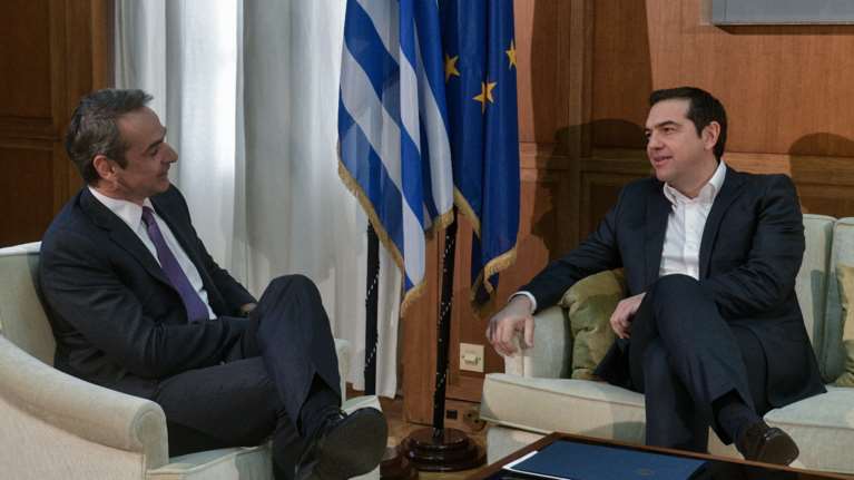 Τα περαστικά του Τσίπρα στον Μητσοτάκη: "Εύχομαι να το περάσει γρήγορα και χωρίς συμπτώματα"