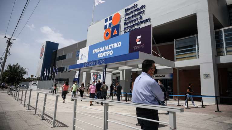 Η αυστηρή απάντηση Παγώνη σε ανεμβολίαστη που επικαλέστηκε αλλεργίες: &quot;Αλλεργικός είναι ο μισός πληθυσμός&quot;