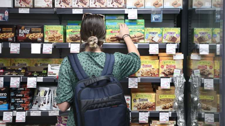 Έρευνα ΙΕΛΚΑ: &quot;Χρυσάφι&quot; κοστίζουν τα ψάρια - Ποια προϊόντα ακρίβυναν, σε ποια έπεσαν οι τιμές