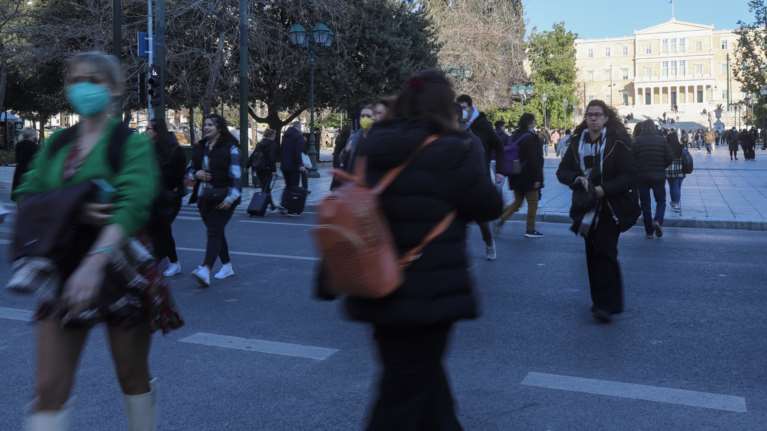 Αυξήθηκαν τα κρούσματα κορονοϊού και γρίπης, 82 θάνατοι από covid - Η ενημέρωση του ΕΟΔΥ