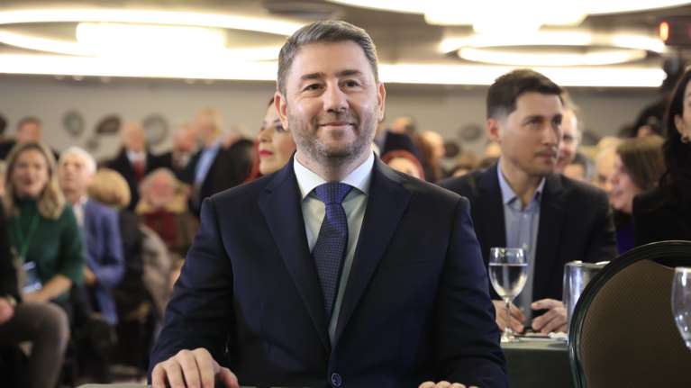 Ανάρτηση Ανδρουλάκη για τον Άγιο Βαλεντίνο - Η φωτό με την ταμπέλα από τοπική οργάνωση του ΠΑΣΟΚ