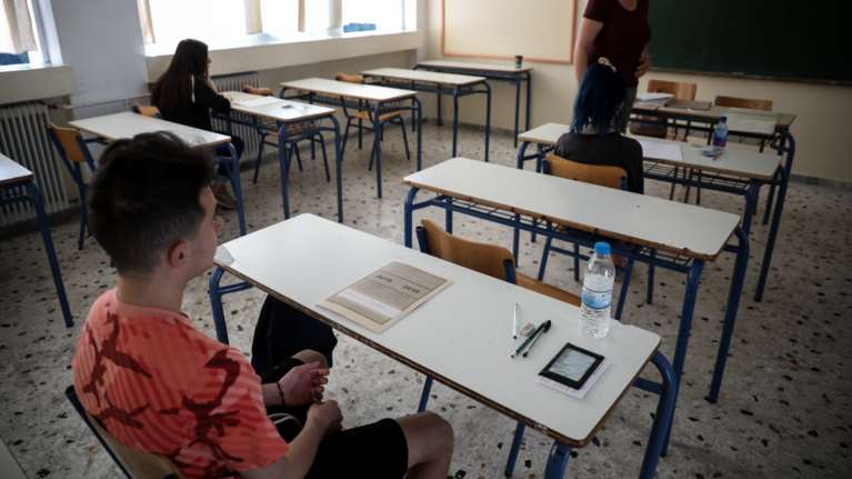 ΕΠΑΛ: Η σοκαριστική καταγγελία καθηγητή που παραιτήθηκε - &quot;Εδώ δεν κάνεις μάθημα - Θα μας βάλεις όλους ένα 12...&quot;