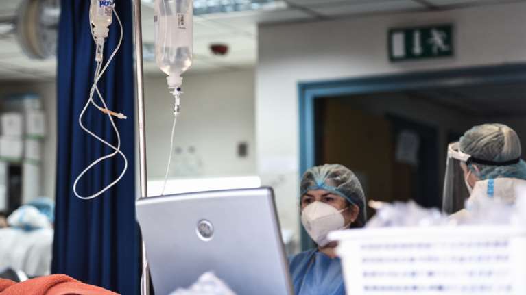 Δ/ντης Πνευμονολογικής Ευαγγελισμού: Κανένα άνοιγμα δραστηριότητας - Οχι Πάσχα στο χωριό