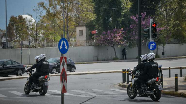 Φόβος σε λεωφορείο: Άνδρας με ψυχολογικά προβλήματα απειλούσε με μαχαίρι τον οδηγό στη λεωφόρο Μαραθώνος