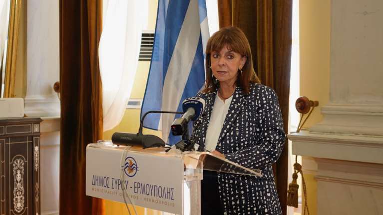 Επίτιμη δημότης Σύρου - Ερμούπολης η Πρόεδρος της Δημοκρατίας Κατερίνα Σακελλαροπούλου [εικόνες]