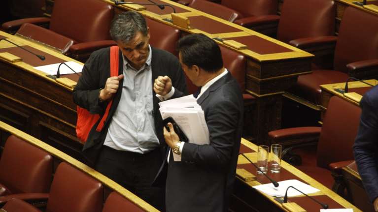 Κόντρα Γεωργιάδη-Τσακαλώτου: &quot;Άθλιοι συκοφάντες και λασπολόγοι&quot; - &quot;Εδώ είστε κατηγορούμενοι&quot;