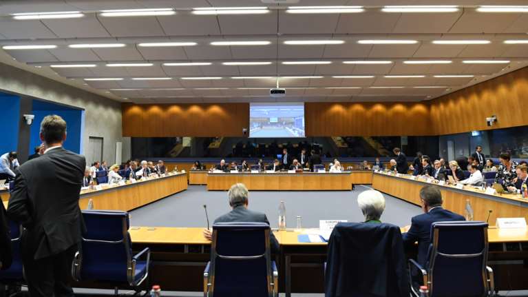 Κομισιόν: Αναθεωρεί προς τα πάνω τις προβλέψεις για τον πληθωρισμό - Προς τα κάτω για την ανάπτυξη στην ΕΕ