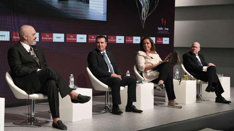 Συνέδριο Economist: Η δήλωση Ράμα για την Τουρκία που εξόργισε την Ντόρα Μπακογιάννη