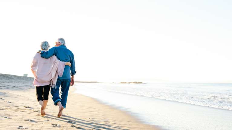 DW: Πόλος έλξης για ξένους συνταξιούχους η Ελλάδα με τα φορολογικά κίνητρα Μητσοτάκη -  Τους ενθαρρύνει να μετακομίσουν