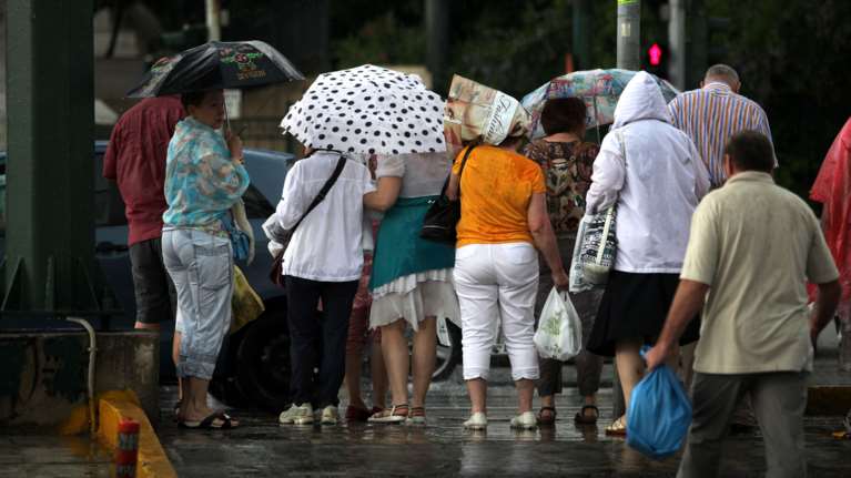 Φθινοπωρινός καιρός την Τετάρτη: Βροχές και καταιγίδες και στην Αττική - Πού θα ρίξει χαλάζι