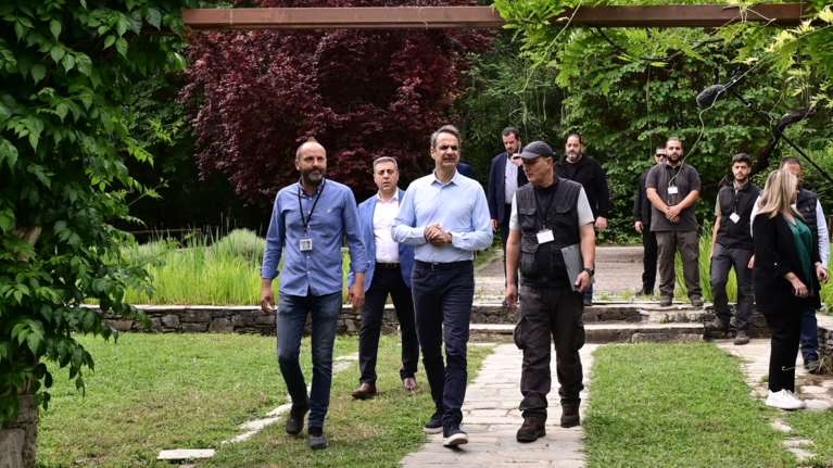 Επίσκεψη Μητσοτάκη σε Μονή Δαφνίου και Διομήδειο Βοτανικό Κήπο [εικόνες]