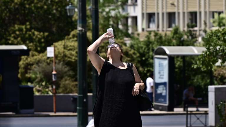 Ποιοι κινδυνεύουν περισσότερο από τον καύσωνα - Ολα όσα πρέπει να κάνετε για να προφυλαχθείτε