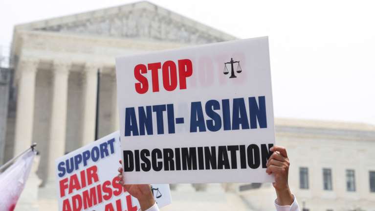 ΗΠΑ: Οι συντηρητικοί στο Ανώτατο Δικαστήριο καταργούν κεκτημένα εναντίον των φυλετικών διακρίσεων στα πανεπιστήμια