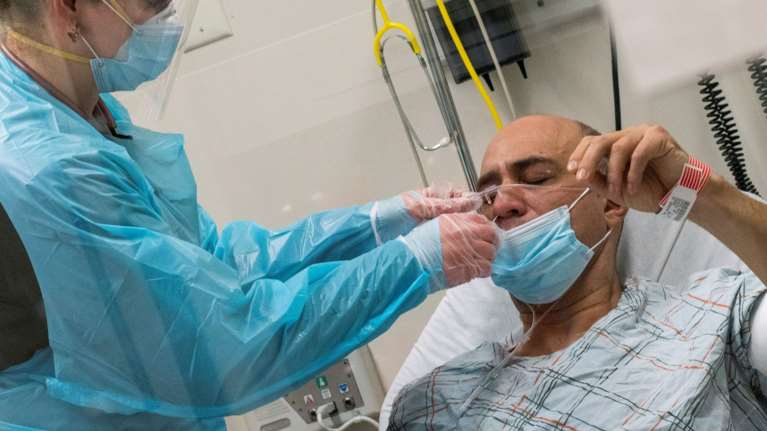 Προειδοποίηση FDA: Μη χρησιμοποιείτε τα rapid test στον λαιμό αντί για τη μύτη