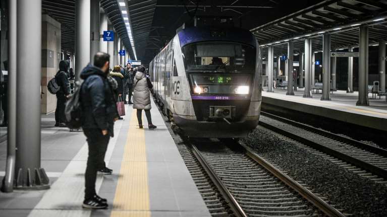 Επανέναρξη επιπλέον δρομολογίων στον άξονα Αθήνα - Θεσσαλονίκη - Αθήνα από το Σάββατο το πρωί